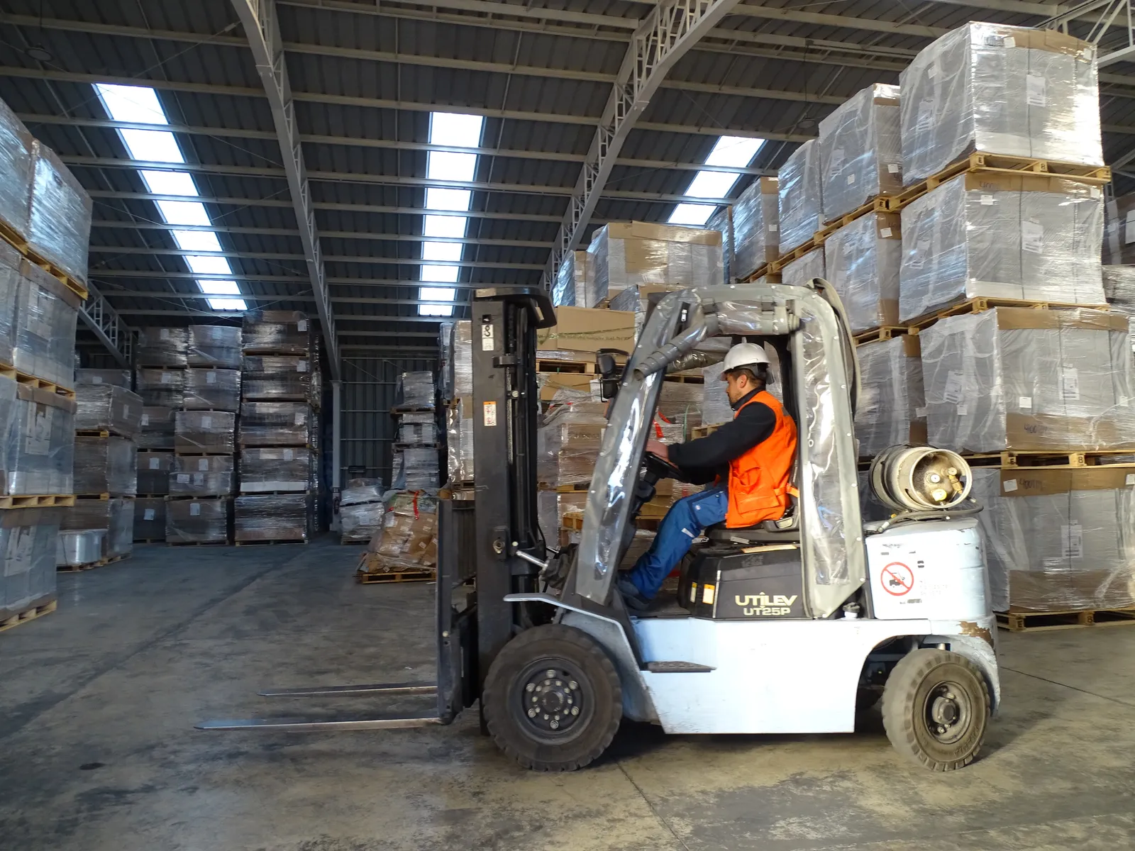 Materiales de embalaje en bodega